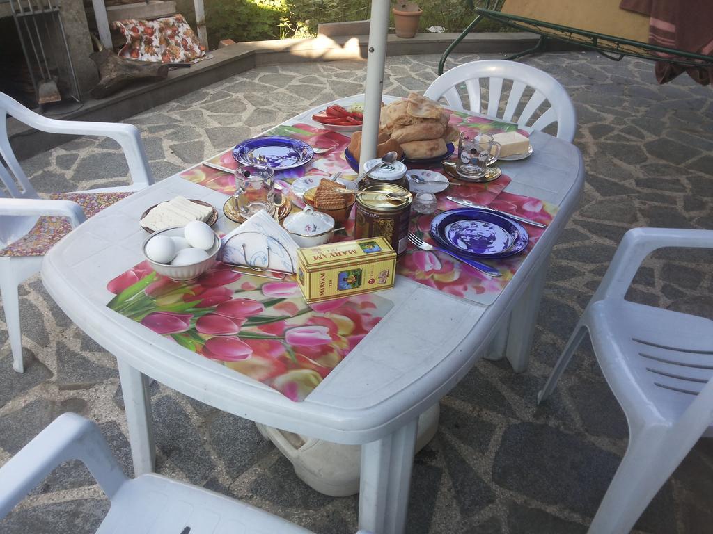 Guest House Svetlana Гори Экстерьер фото